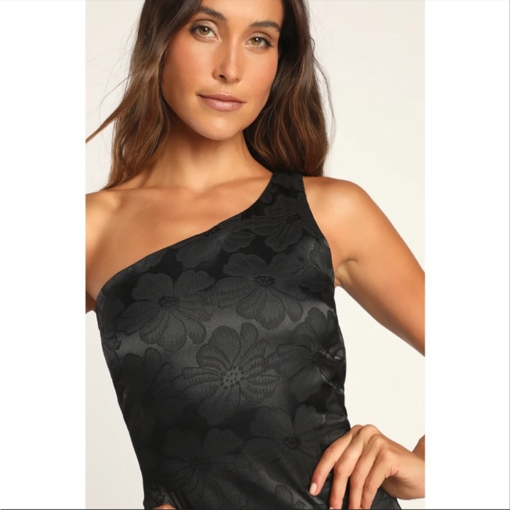 NWOT Lulus Chasing Desire Black Satin Jacquard One-Shoulder Maxi Dress Medium - Picture 2 of 11